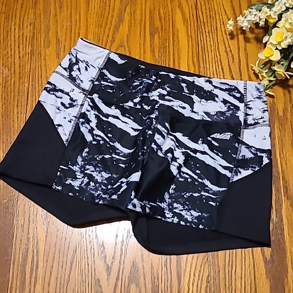 Avia Pants - Avia Athletic Shorts  - Ladies Medium